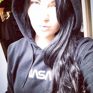 Meet your Posher, Joelle